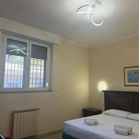 Domi 10 Apartment, Stazione Termini, Via Curtatone 12 Lägenhet Rom