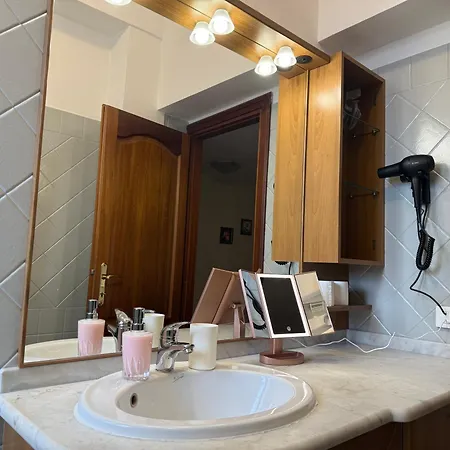 Domi 10 Apartment, Stazione Termini, Via Curtatone 12 Lägenhet