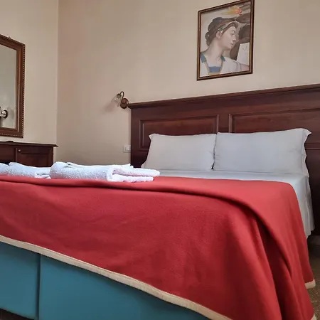 Domi 10 Apartment, Stazione Termini, Via Curtatone 12