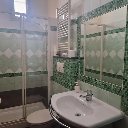 Domi 10 Apartment, Stazione Termini, Via Curtatone 12 *