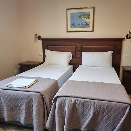 Apartamento Domi 10 Apartment, Stazione Termini, Via Curtatone 12